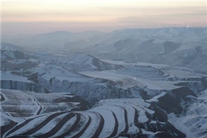《延安·延安》第三集 《沁园春·雪》与小炕桌